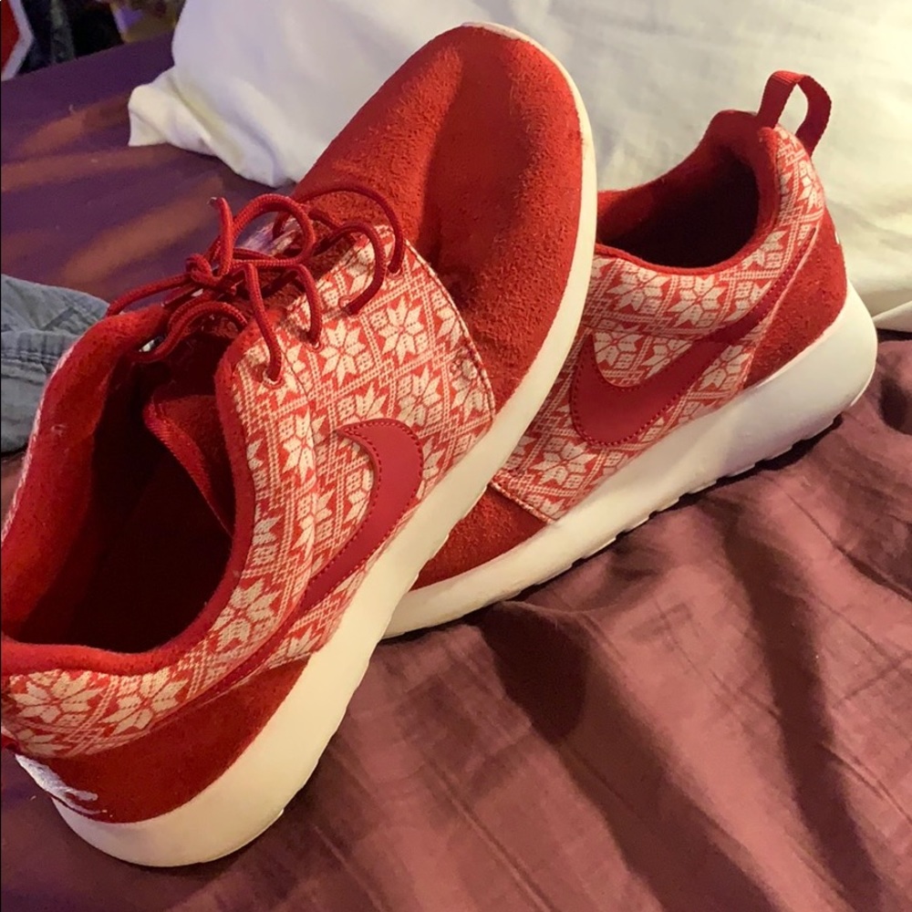 RARE men’s Nike Limited edition christmas roshes